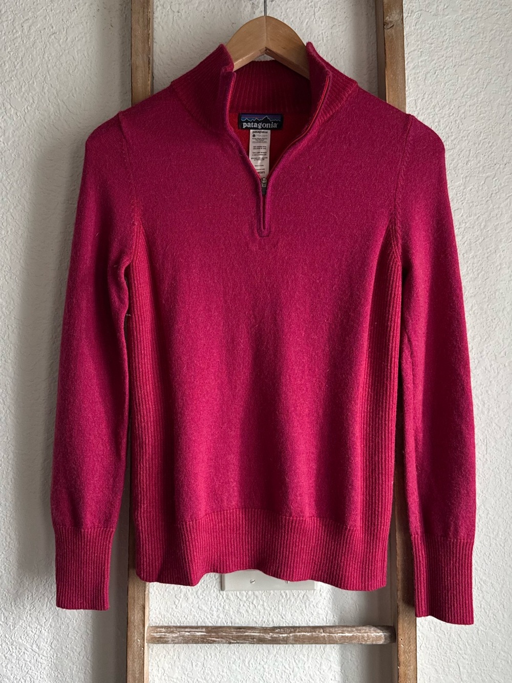 Patagonia Women's Merino Wool 1/4-Zip
Knit Sweater - Magenta Pink Sz: Small